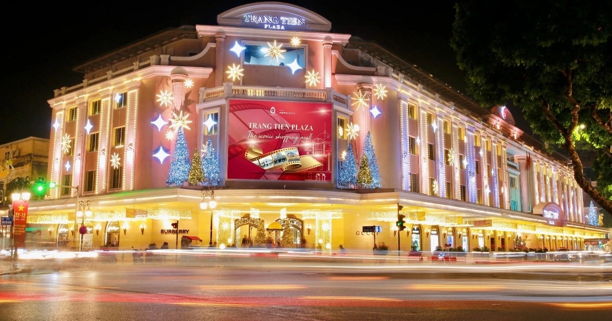 Tràng Tiền Plaza - Điểm checkin, mua sắm được yêu thích trên phố đi bộ 